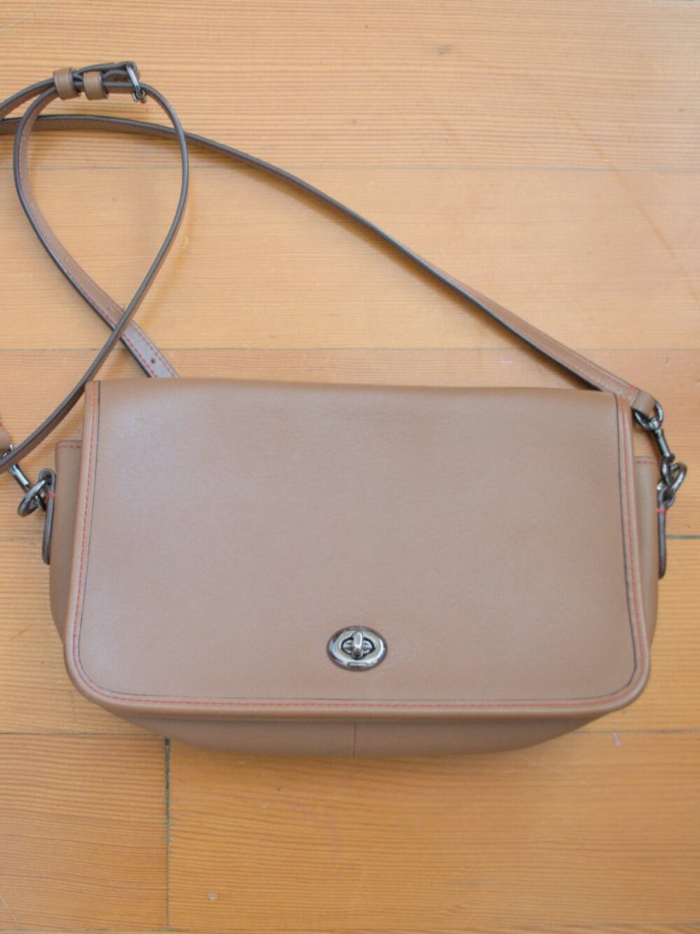 Coach tan turnlock crossbody 57325 limited edition